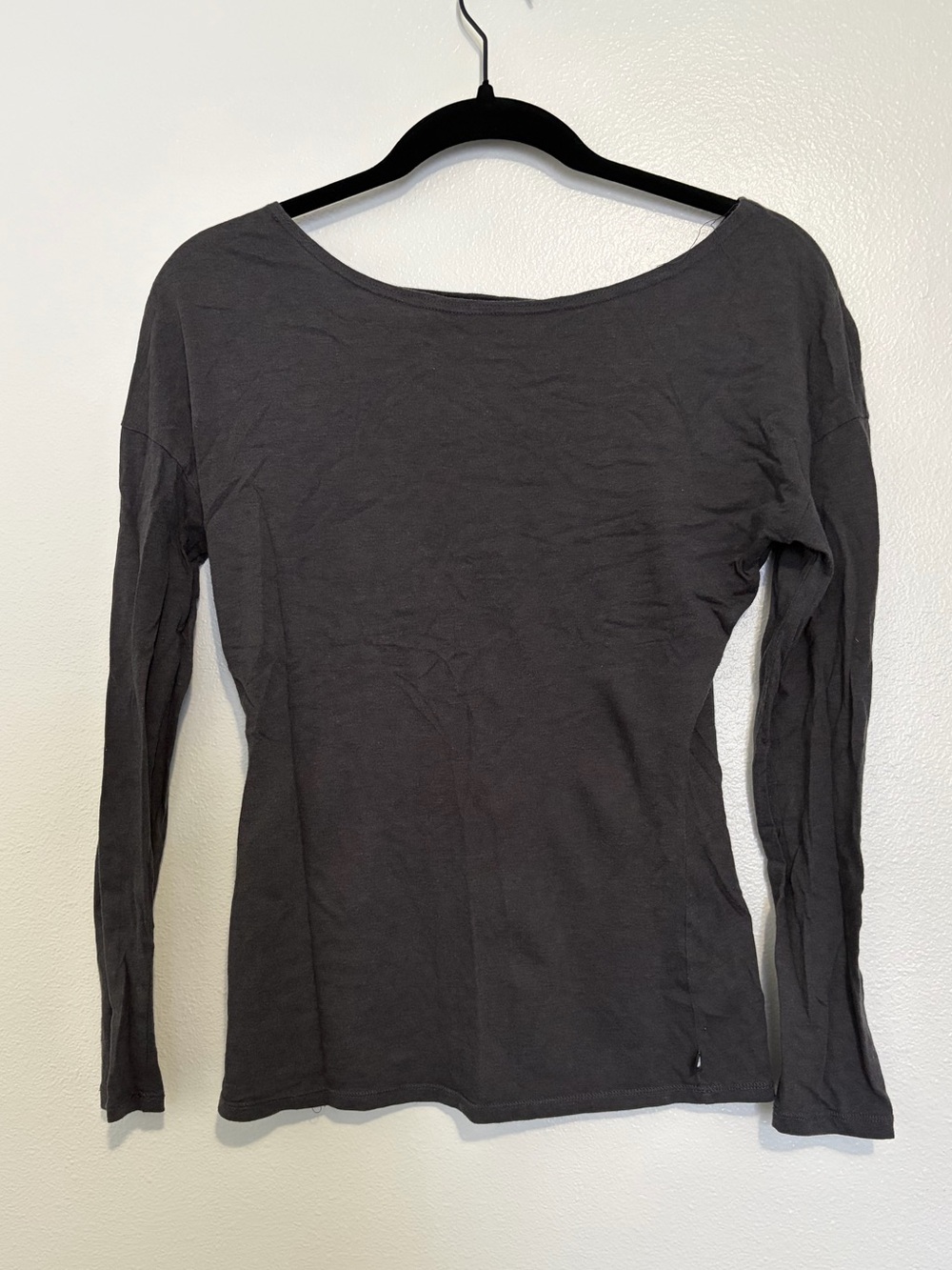 Fabletics Charcoal Gray 3/4 quarter Sleeve Top Strappy Lattice Back Detail XS